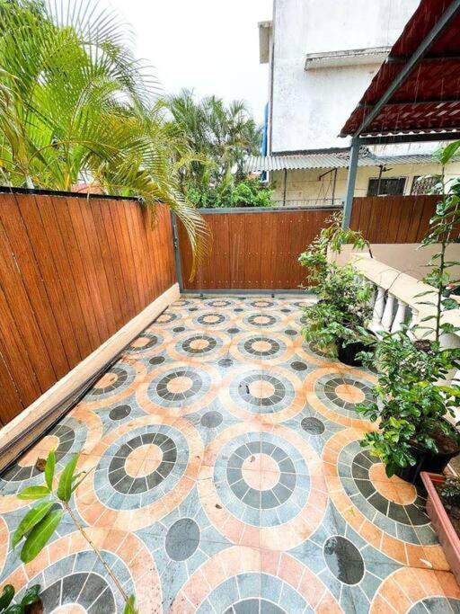 Corner House, Lonavla By Meheru-4 Bhk Villa With Pool Buitenkant foto