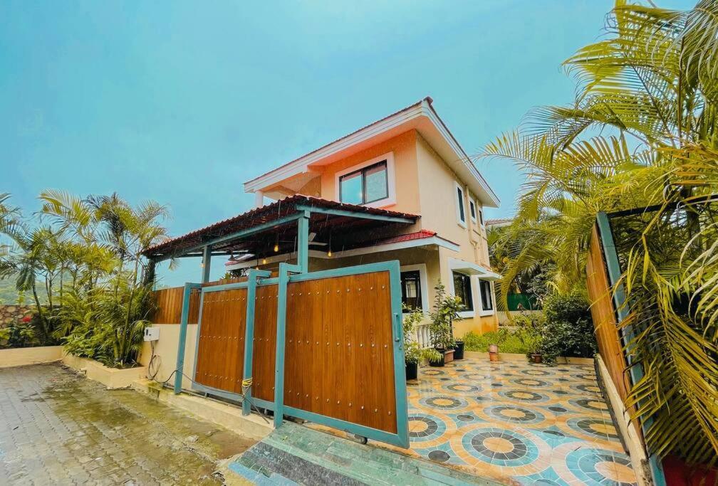 Corner House, Lonavla By Meheru-4 Bhk Villa With Pool Buitenkant foto