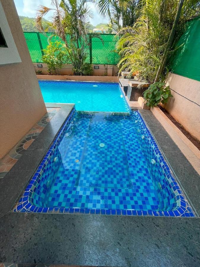 Corner House, Lonavla By Meheru-4 Bhk Villa With Pool Buitenkant foto