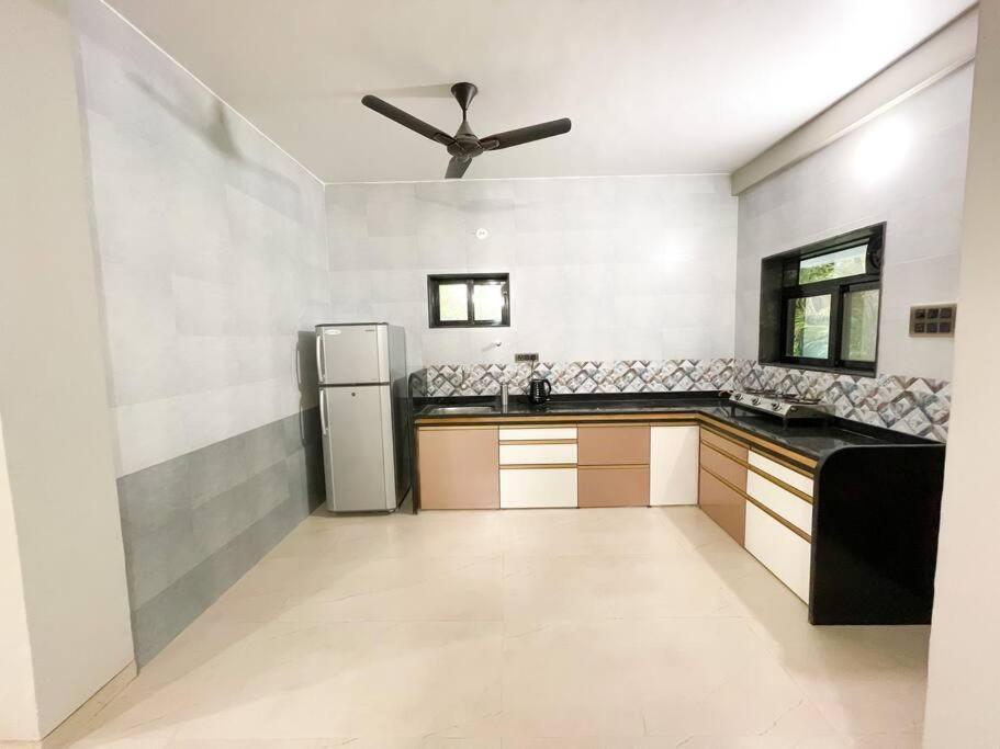 Corner House, Lonavla By Meheru-4 Bhk Villa With Pool Buitenkant foto