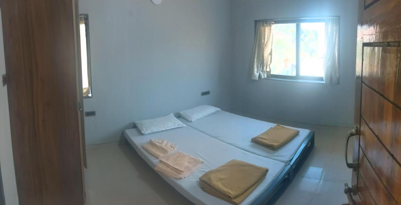 Corner House, Lonavla By Meheru-4 Bhk Villa With Pool Buitenkant foto