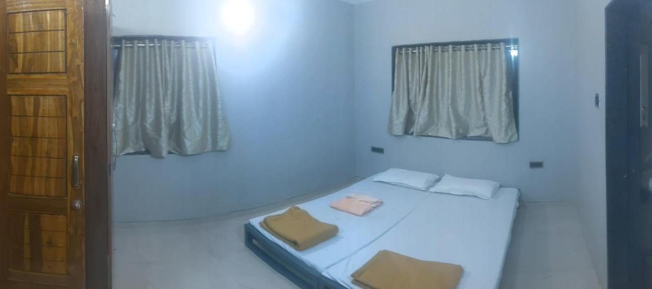 Corner House, Lonavla By Meheru-4 Bhk Villa With Pool Buitenkant foto